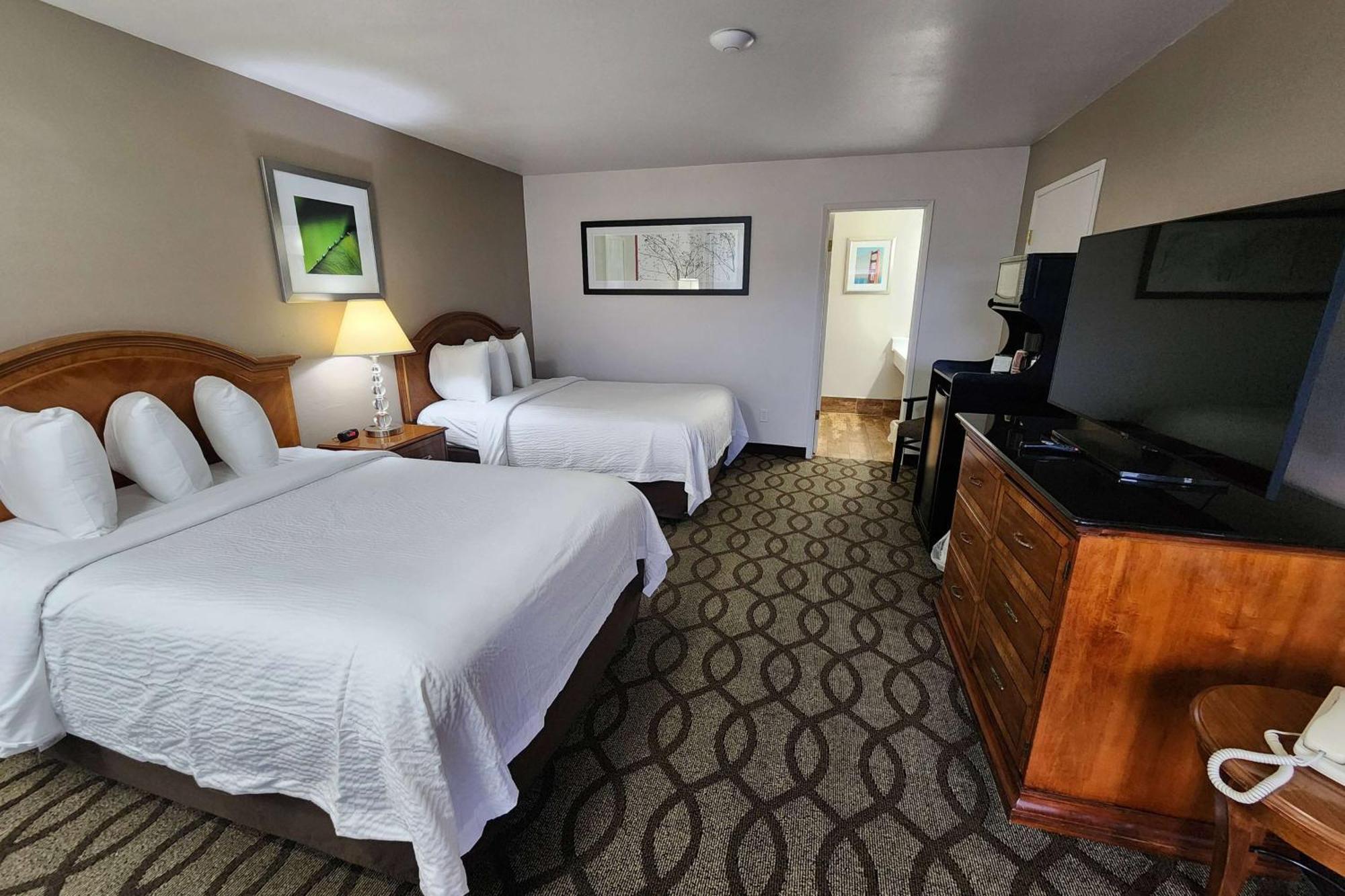 Ramada Bayside Inn & Suites 유레카 외부 사진